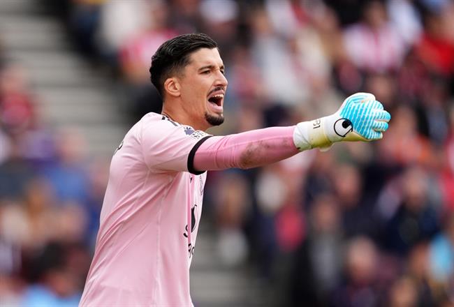 Man United nói lời chia tay thủ thành Altay Bayindir