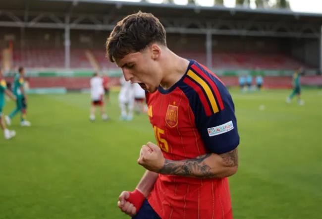 MU nhận tin vui vụ theo đuổi cầu thủ của Racing Santander