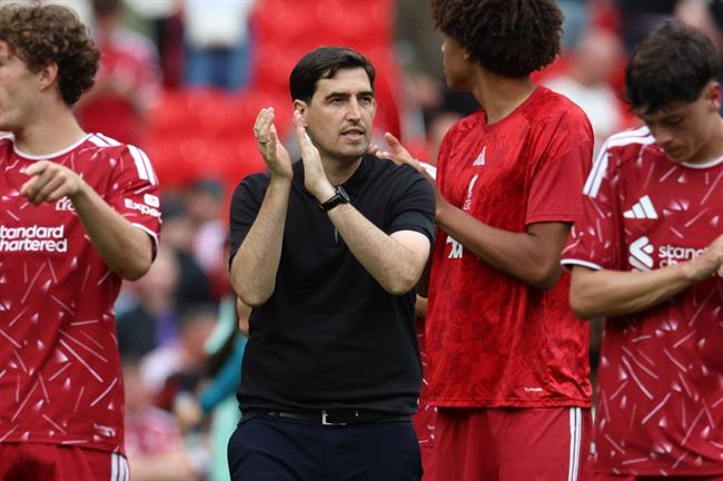 HLV Iraola lo ngại vấn đề thể lực của Liverpool 1 HLV Iraola lo ngại vấn đề thể lực của Liverpool 1