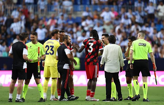 Fulham bỏ trận giao hữu với Malaga vì phải đá penalty 1 Fulham bỏ trận giao hữu với Malaga vì phải đá penalty 1