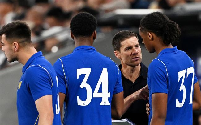 Nghịch lý của Chelsea: Dài hạn trên giấy tờ, ngắn hạn trên sân cỏ