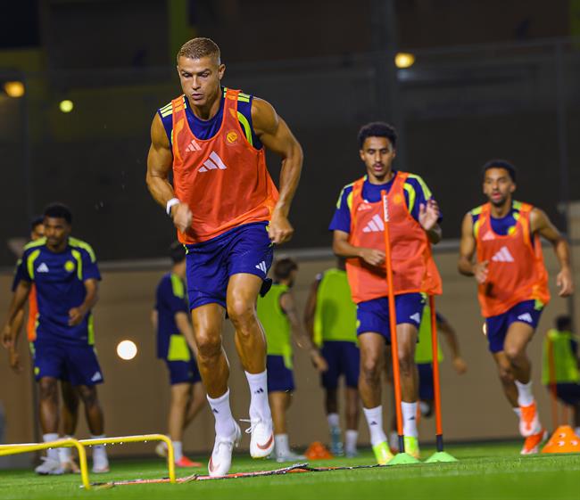 Ronaldo sẵn sàng đá chính cho Al Nassr ba ngày sau lễ cưới 1