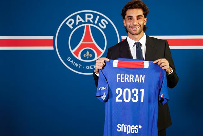 Barca xác nhận Ferran Torres tới PSG