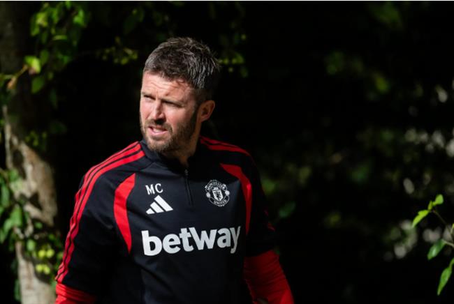 Michael Carrick muốn MU chiêu mộ thêm cầu thủ 