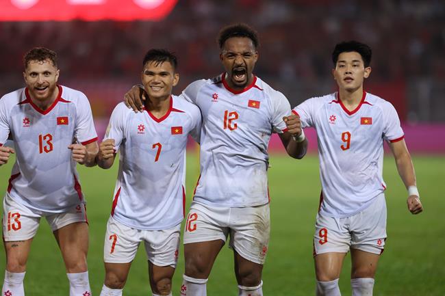 Việt Nam 2-0 Malaysia: Từ âu lo đến vỡ òa