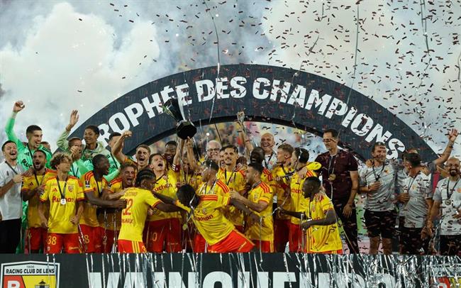 Lens đánh bại PSG để giành Siêu cúp Pháp trong thế 10 người