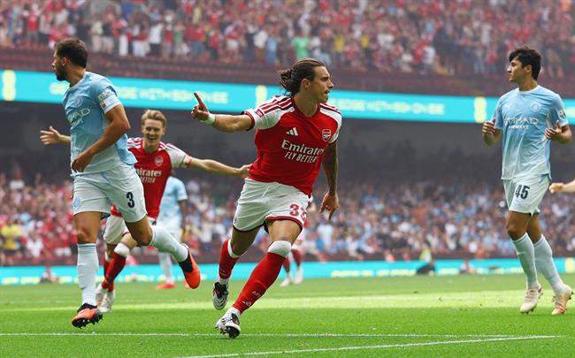 Calafiori cảm ơn Lewis-Skelly sau bàn thắng vào lưới Man City