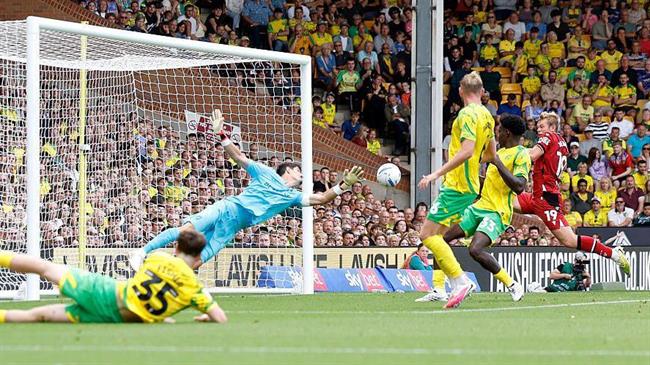 Tiền đạo West Brom nhận án treo giò vì lừa trọng tài thành công