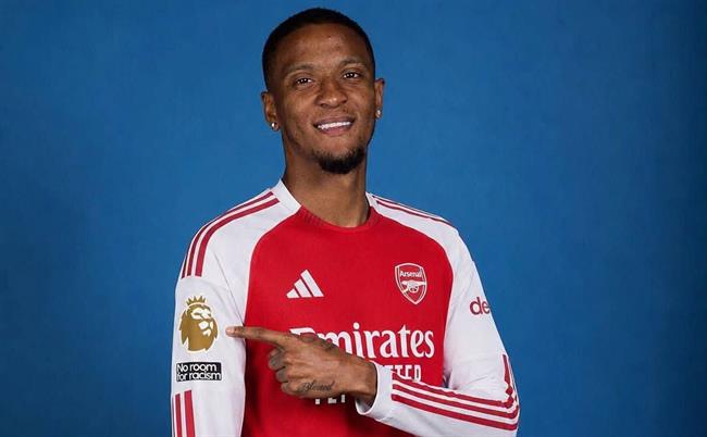 Arsenal hoàn tất thương vụ chiêu mộ Ezri Konsa từ Aston Villa