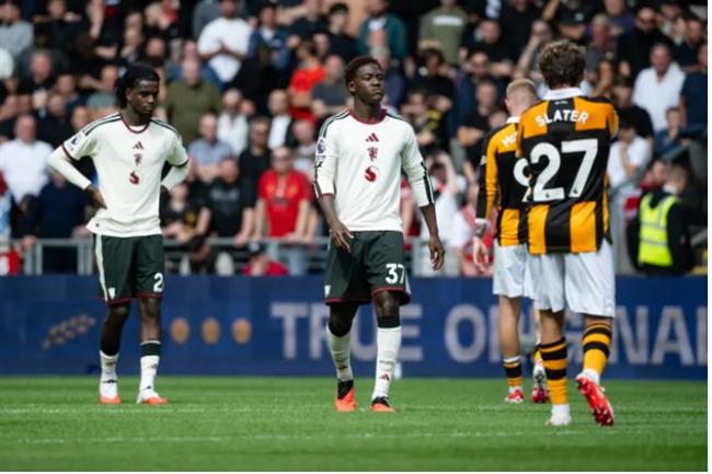 MU cần tiền đạo sau trận thua Hull City