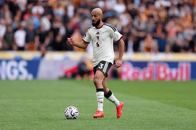 Amorim lên kế hoạch đưa Mazraoui tới AC Milan