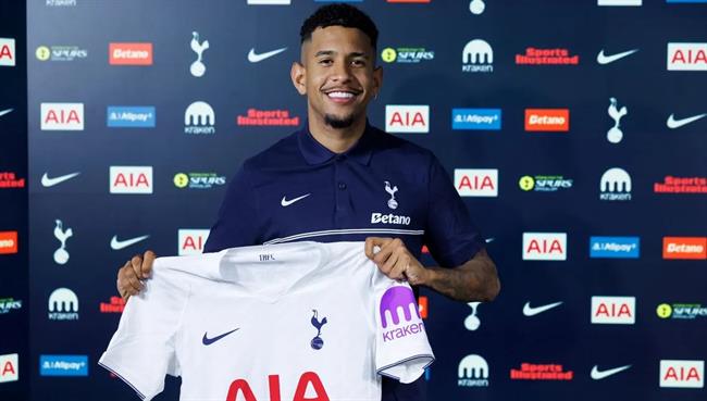 Tottenham chính thức công bố tân binh Savinho từ Man City