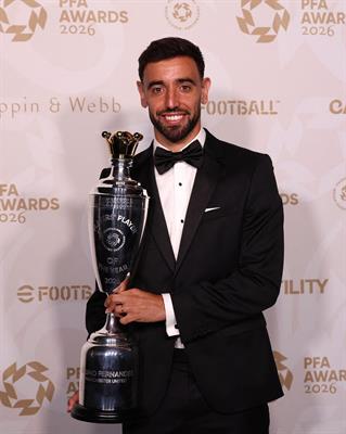Bruno Fernandes giành hattrick giải thưởng 1