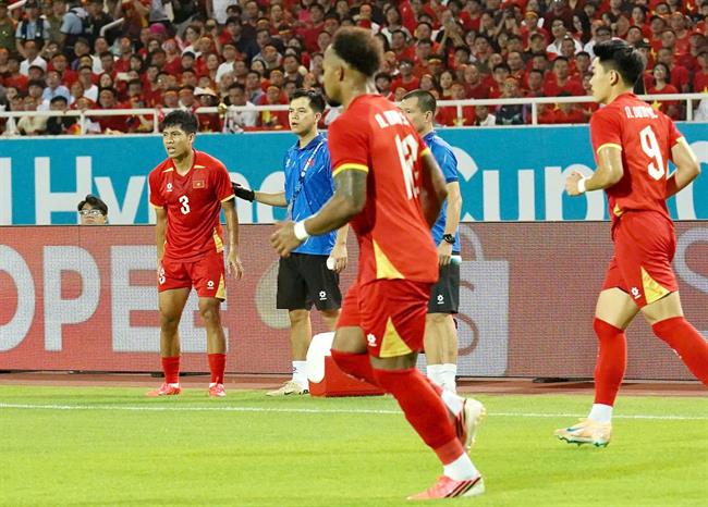 Văn Vĩ nhập viện sau chấn thương gặp phải ở chung kết lượt về