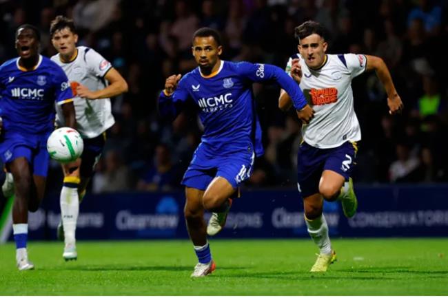 Everton đòi mức giá khổng lồ cho Iliman Ndiaye