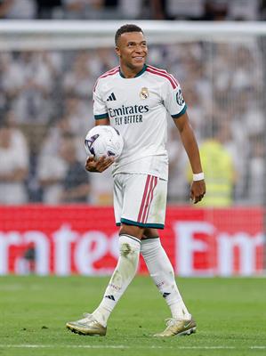 Jose Mourinho ngợi khen Mbappe sau hattrick mở đầu mùa giải 1