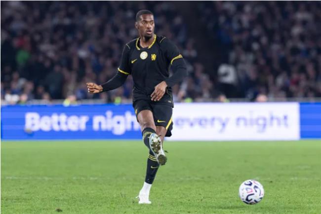 Chelsea sẵn sàng để Tosin Adarabioyo gia nhập MU