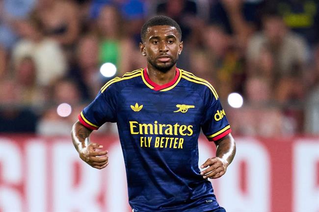 Arsenal chấm dứt hợp đồng với Reiss Nelson