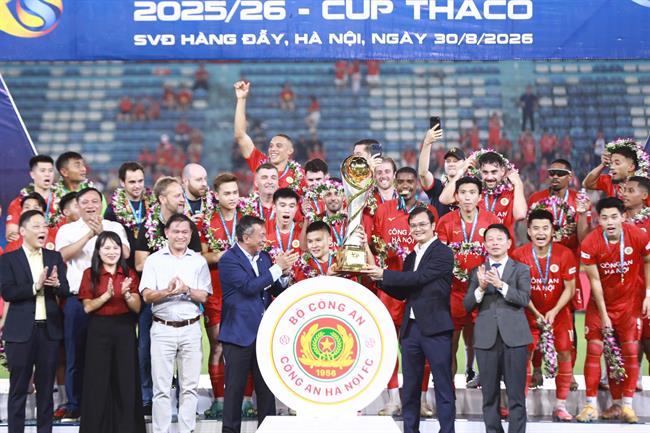 Dàn sao CAHN nối dài ngày vui, ăn mừng siêu cúp quốc gia