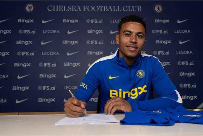 Arsenal là ưu tiên hàng đầu của Morgan Rogers