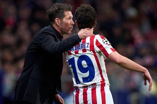 Simeone cảnh báo Alvarez sau khi ở lại Atletico