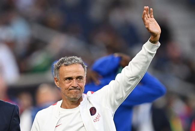 PSG gia hạn hợp đồng với Luis Enrique và 5 trụ cột