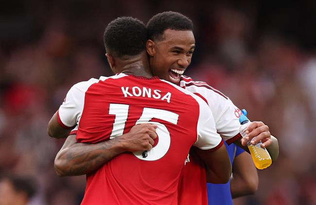 Jamie Carragher ngợi khen sức mạnh phòng ngự của Arsenal 1
