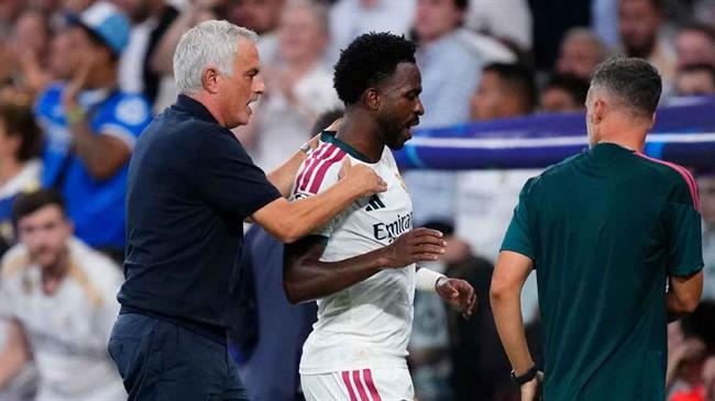 Mourinho bảo vệ Vinicius Junior sau những tiếng la ó tại Bernabeu
