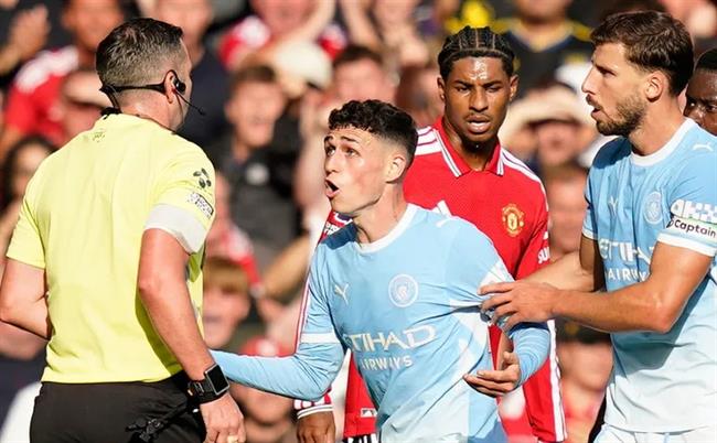 Micah Richards: Derby Manchester là ngày tồi tệ của trọng tài