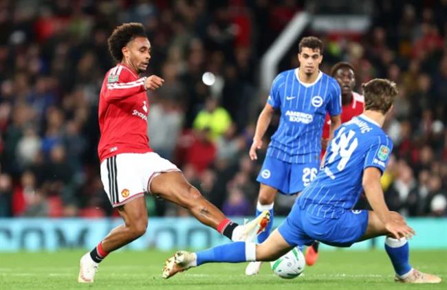 Joshua Zirkzee bị chỉ trích dữ dội sau trận thua Brighton