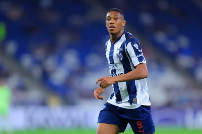 Anthony Martial chuẩn bị chơi bóng ở La Liga