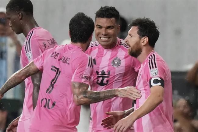 Casemiro nói thẳng về khả năng giành QBV của Messi