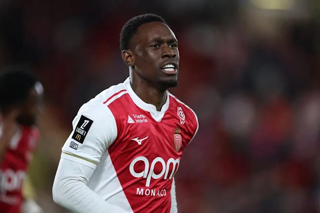 Lamine Camara được khuyên từ chối Chelsea