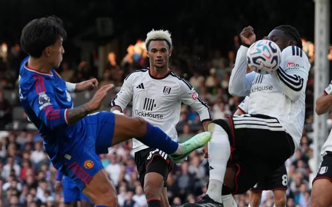 Lý do Man United bị từ chối phạt đền trước Fulham 1