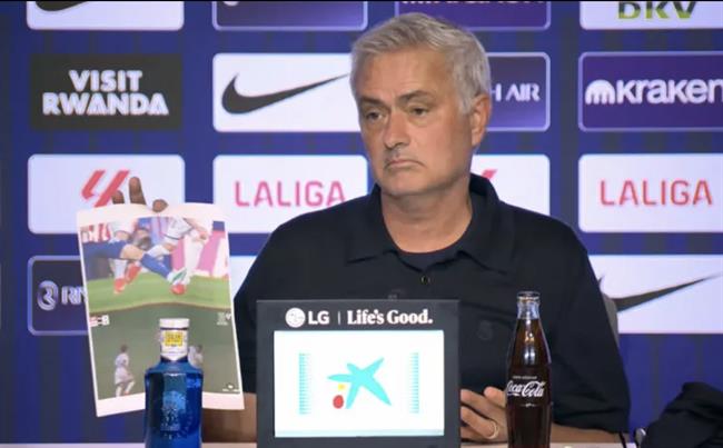 Jose Mourinho chỉ trích trọng tài sau derby Madrid