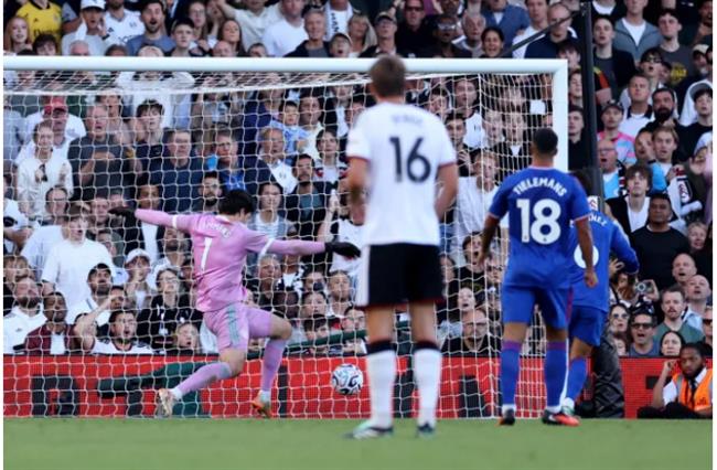Gary Neville cảnh báo Michael Carrick
