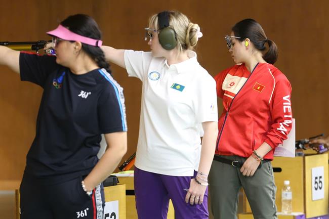 Trịnh Thu Vinh cùng đồng đội giành HCĐ bắn súng ASIAD 20