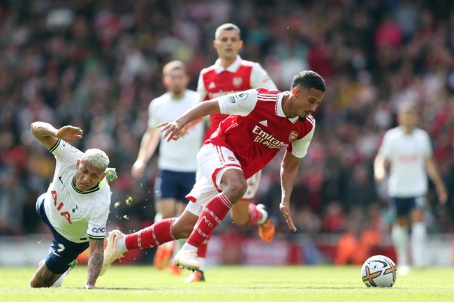 Thua đau trước Brighton, Arsenal bắt đầu thấy nhớ William Saliba