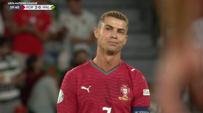 Cristiano Ronaldo thất vọng khi bàn thắng bị từ chối