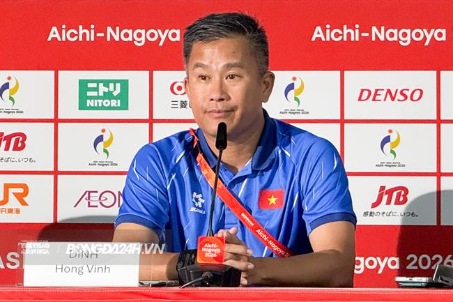 HLV Đinh Hồng Vinh tiết lộ trao đổi với HLV Kim Sang Sik