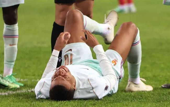 Mbappe sớm chia tay đội tuyển Pháp vì chấn thương đầu gối