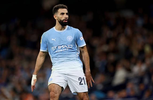 Sao Man City bị đuổi khỏi ĐT Algeria sau tranh cãi với BHL