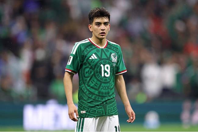 Điểm tin bóng đá sáng 1/10: Liverpool quan tâm sao trẻ tuyển Mexico