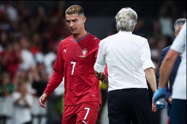 Gan day Ronaldo co moi quan he khong may tot dep voi HLV Jesus.