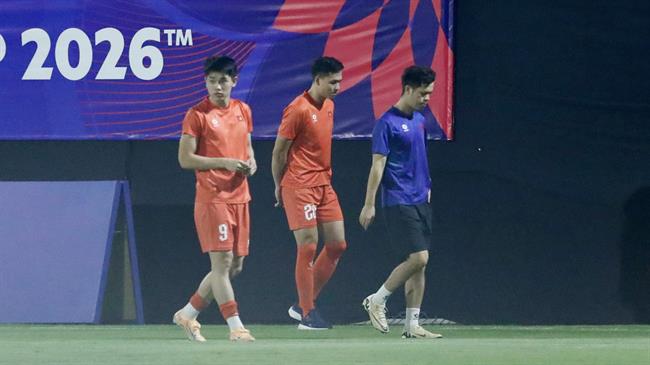 Đình Bắc bất ngờ tập riêng trước trận găp Malaysia