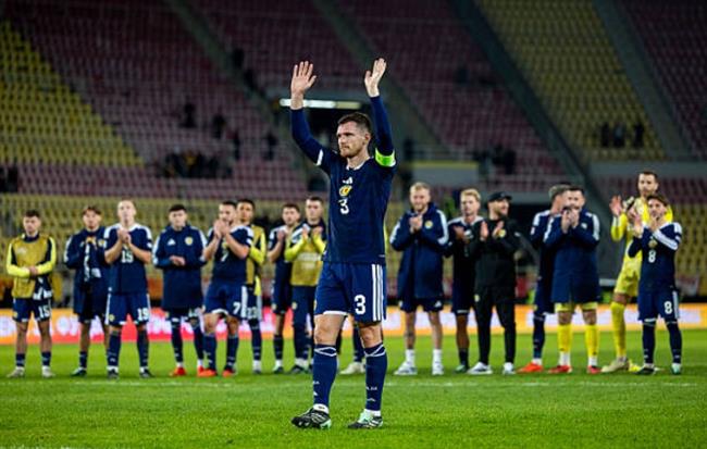 Andy Robertson cán mốc 100 trận cho tuyển Scotland