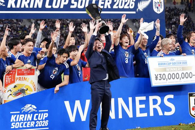 ĐT Nhật Bản giải cơn khát danh hiệu Kirin Cup sau 15 năm