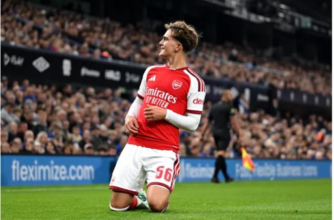 Arsenal nhận tin không vui từ thần đồng Max Dowman