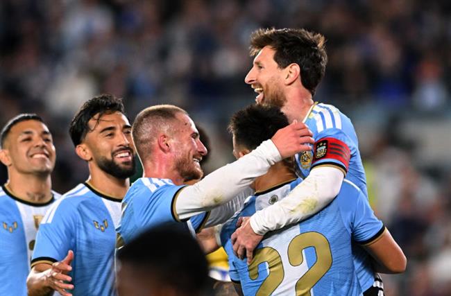 HLV Scaloni bật khóc trong ngày chia tay Messi 1 HLV Scaloni bật khóc trong ngày chia tay Messi 1