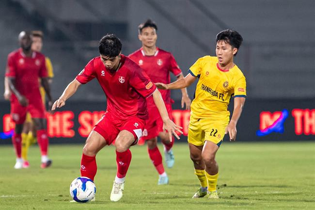 Tuyển thủ Lào gốc Việt khiến người hùng U23 Việt Nam bại trận